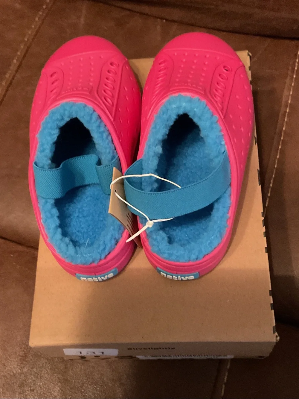 Native Kids native Jefferson cozy  Shoe in Bright Pink with Blue Liner size 9